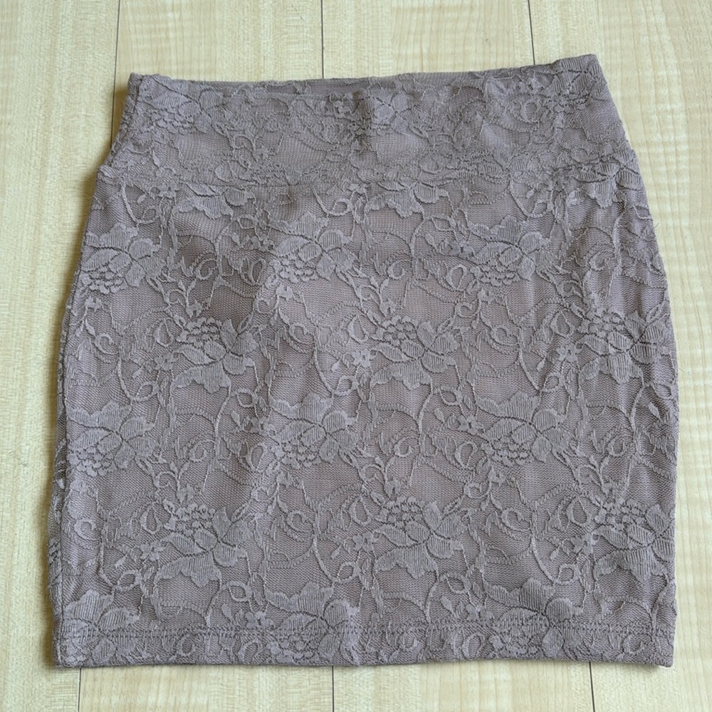Lace skirt